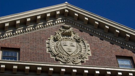 Cat costa sa studiezi la Harvard? Universitatea ofera scolarizare gratuita pentru familiile cu venituri sub 200.000 de dolari