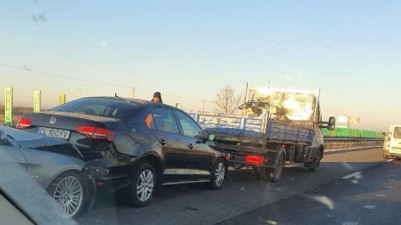 Accident in lant, cu 5 masini, pe A2: Traficul este blocat. Sunt 14 persoane implicate si 5 victime