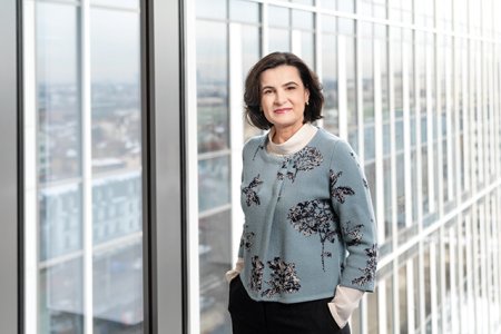 ZF 1.000 de motive pentru care businessul are incredere in Romania. Mihaela Bitu, CEO al ING Bank: Romania are perspective de crestere foarte bune pe termen lung. Am incredere in rezilienta economiei si in capacitatea ei de ajustare. Sunt necesare insa reforme si politici responsabile