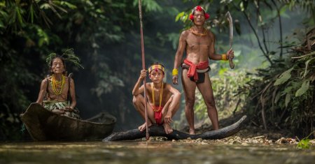 Viata in triburile Mentawai, supranumiti ultimii oameni ai junglei, vazuta prin ochii unor romani: Vrem sa impartasim aventura noastra