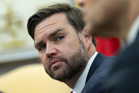 JD Vance: Dereglementarea AI sprijina muncitorii americani si inovatia tehnologica