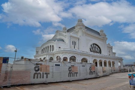 Cazinoul d<span style='background:#EDF514'>IN CONSTANTA</span>, tot mai aproape sa fie redat iar publicului. Dupa aproape cinci ani, receptia lucrarilor va avea loc pe 20 martie, urmand apoi sa isi deschida usile publicului. Valoarea proiectului s-a ridicat la 186 mil. lei