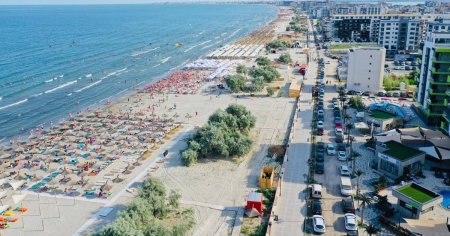 Turisti pacaliti cu un sejur intr-un hotel din Mamaia Nord care nu mai functioneaza