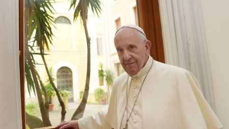 Starea Papei Francisc se imbunatateste.Vaticanul anunta ca Papa nu mai foloseste ventilatia <span style='background:#EDF514'>MECANICA</span>