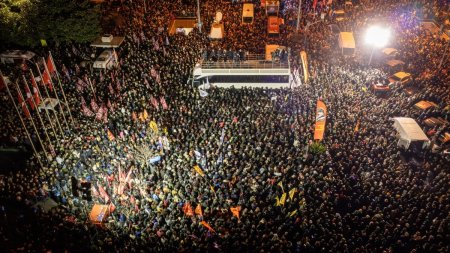 Haos in Istanbul, mii de oameni au protestat si s-au batut cu politistii. Turcia a blocat accesul la retele sociale. Lira s-a prabusit