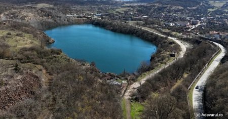 Fotografii uluitoare cu lacul care creste neincetat de doua decenii