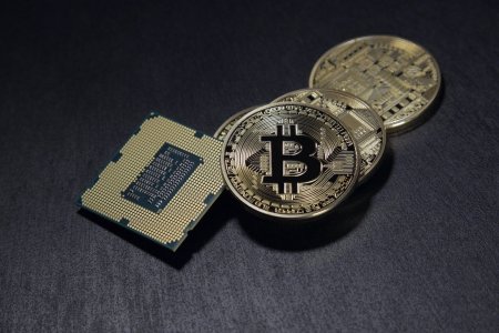 Bitcoin provoaca ciocniri in conducerea Bancii Nationale a Cehiei. <span style='background:#EDF514'>GUVERNATOR</span>ul, atacat de colegii din Board si facut KO de sefa BCE