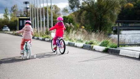 Tata acuzat de omor dupa ce fiul sau de 5 ani a lovit o pensionara cu bicicleta, in Italia. Ce a decis instanta