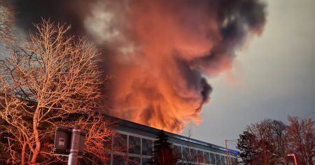 <span style='background:#EDF514'>AEROPORTU</span>l Heathrow este inchis pentru cel putin 24 de ore, dupa incendiul de la statia electrica. 1.351 de zboruri vor fi afectate