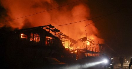 Atac cu drone la Odesa: Dronele rusesti lovesc obiective civile, exista raniti. A fost afectata alimentarea cu <span style='background:#EDF514'>ENERGIE</span> electrica