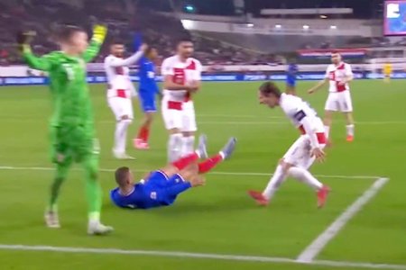 Luka Modric s-a repezit la Kylian <span style='background:#EDF514'>MBAPPE</span> in Croatia - Franta!