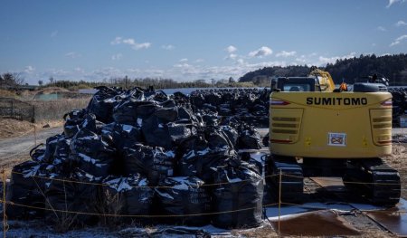 Sacii cu nisip folositi pentru absorbi radiatiile din interiorul centralei Fukushima vor fi scosi afara cu ajutorul robotilor