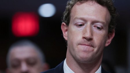 Cartea unei foste angajate Meta zboara de pe rafturi. Mark Zuckerberg e descris ca fiind <span style='background:#EDF514'>OBSEDAT</span> de propria persoana