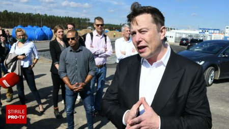 Ce le-a spus Elon Musk angajatilor care detin actiuni Tesla, dupa ce valoarea acestora a scazut cu 50%