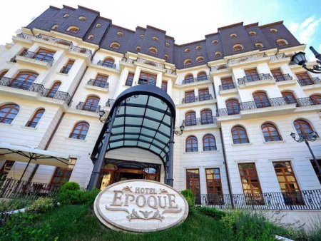 Epoque H<span style='background:#EDF514'>OTEL</span> Relais & Chateaux a gazduit 16.000 de turisti anul trecut, multi venind din Marea Britanie, SUA, Franta, Germania si Italia. H<span style='background:#EDF514'>OTEL</span>ul investeste in dezvoltarea segmentului de evenimente