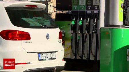 Vesti bune pentru soferi. Benzina si motorina continua sa se ieftineasca. <span style='background:#EDF514'>PRET</span>ul platit acum pentru un plin