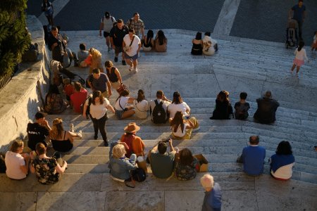 Curtea Constitutionala a Italiei permite persoanelor singure sa adopte copii straini