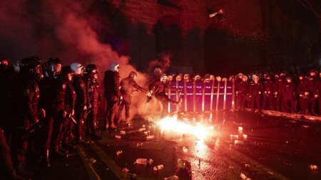 Turcia sta pe un butoi de pulbere. Proteste cu 300.000 de oameni fata de Erdogan. Zeci de arestari dupa mesajele pe retele <span style='background:#EDF514'>SOCIALE</span>