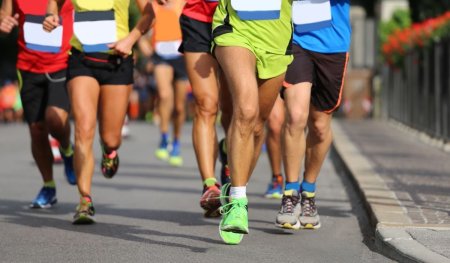 Traficul rutier va fi restrictionat maine pe mai multe strazi din Bucuresti din <span style='background:#EDF514'>CAUZA</span> maratonului avocatilor. Zonele afectate