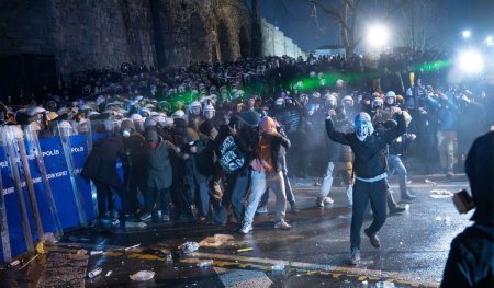 Peste 340 de oameni au fost arestati dupa protestele impotriva arestarii primarului din Istanbul: 