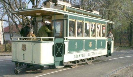 Tramvaiul Cafenea din Iasi si Tramvaiul de Epoca pot fi acum inchiriate. Cat costa o plimbare de o ora