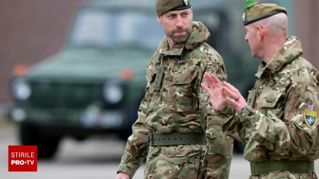 Printul William, din nou in uniforma militara. Mostenitorul tronului britanic, in vizita la soldatii englezi din Estonia