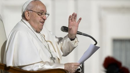 Papa Francisc va face duminica prima sa aparitie publica dupa cinci saptamani