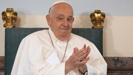 Papa Francisc iese din spital dupa mai bine de o luna. Anuntul medicilor