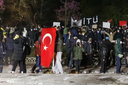 Protestele fata de arestarea primarului Istanbulului se intensifica