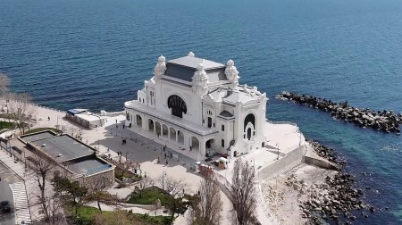 Inainte si dupa. S-au terminat lucrarile la Cazinoul din Constanta. Povestea cladirii emblematice de pe Litoral