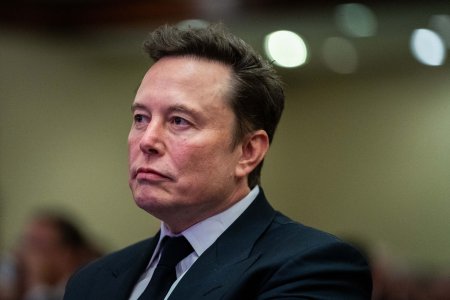 Elon Musk cucereste spatiul cu Starlink si este pe cale sa-si consolideze dominatia pe piata internetului prin satelit, dar apropierea de Trump complica lucrurile si este mai degraba un obstacol decat un atu in extinderea sa globala