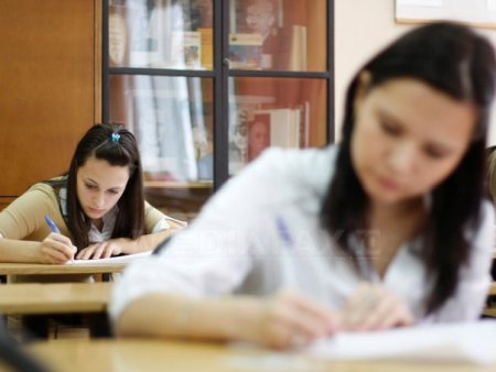 Simularea Bacalaureatului incepe luni cu proba la Limba si literatura romana