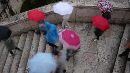 Atentionare meteo Cod galben de vreme rea in mai multe judete: Harta cu zonele in care ANM anunta vant puternic, <span style='background:#EDF514'>PLOI</span> si grindina