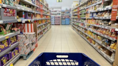 Experiment in Anglia: mancarea ramasa este <span style='background:#EDF514'>DONAT</span>a la sfarsitul zilei pentru a reduce risipa in supermarketuri