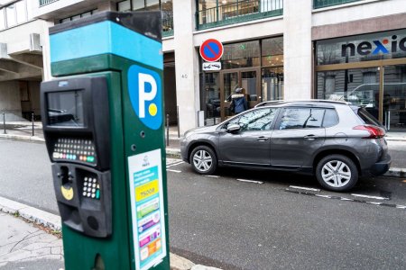 Exemplul Paris: 500 de strazi devin permanent pietonale, 10.000 de locuri de <span style='background:#EDF514'>PARC</span>are dispar! In 20 de ani, s-a injumatatit traficul auto. Cum sta, prin comparatie, Bucurestiul