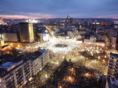 Protest fata de proiectul deschiderii la Belgrad a unui h<span style='background:#EDF514'>OTEL</span> Trump intr-un edificiu distrus de NATO in 1999