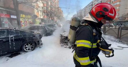 Cinci masini distruse intr-un incendiu puternic pe Calea Mosilor, in Capitala