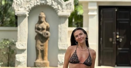 Adela Popescu si Elvira Deatcu, bombe sexy! Cu ce poze se mandresc vedetele pe internet si cat de bine arata acum!