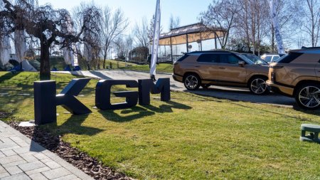 KGM Rebranding  - SsangYong <span style='background:#EDF514'>DEVINE</span> acum KGM Lansare Model Actyon - primul model KGM