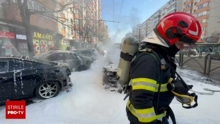 Incendiu de proportii in Bucuresti. Cinci masini au fost distruse de flacari pe Calea Mosilor | VIDEO