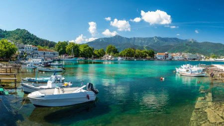 Insula de Smarald a Greciei imbina <span style='background:#EDF514'>PEISAJ</span>ele paradisiace cu traditiile. Povestea unui roman care si-a deschis o taverna in Thasos