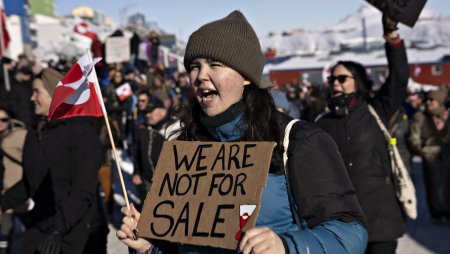 Mesajul Groenlandei catre administratia Trump: Nu v-am invitat. <span style='background:#EDF514'>SOTIA</span> lui JD Vance va fi asteptata cu un protest la aeroport