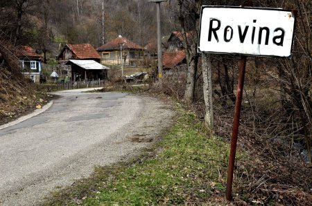 Rovina, un proiect minier controversat: Comisia Europeana ignora protestele si aproba exploatarea aurului!