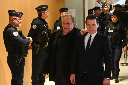 Gérard Depardieu se apara de acuzatia de agresiune sexuala: Am apucat-o de solduri ca sa evit alunecarea