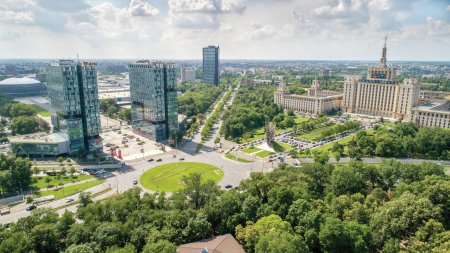 Pagina verde. De ce se sufoca bucurestenii in praf si poluare? De ce suntem pe ultimul loc la <span style='background:#EDF514'>SUPRA</span>fata de spatii verzi? Registrul Spatiilor Verzi, un proiect fundamental pentru buna gestionare si intretinere a spatiilor verzi si a arborilor, zace in sertare. Ca sa putem sa intretinem, trebuie sa stim mai intai ce avem